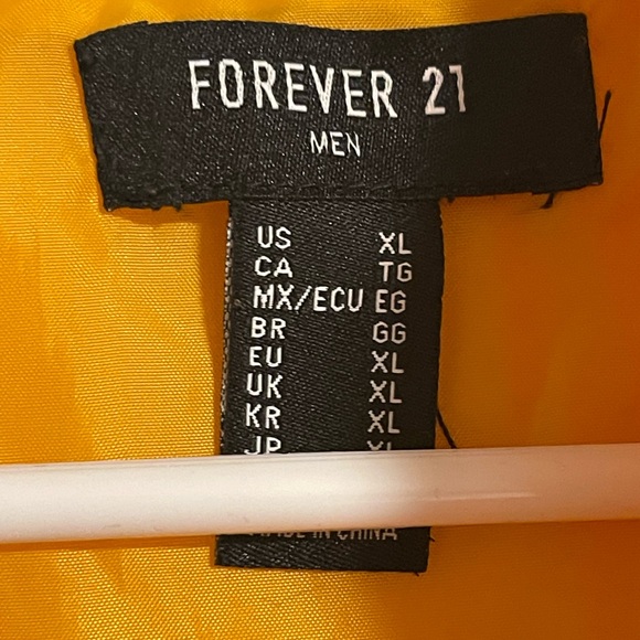 yellow windbreaker Size XL forever 21 
Used very lightly - Picture 2 of 5